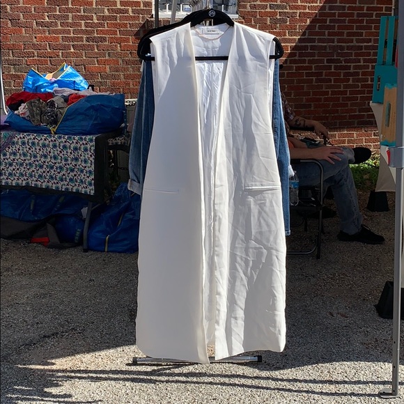 White Sleeveless Duster - Picture 2 of 2